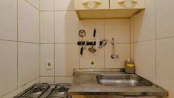 SUH Copacabana 103 | Private kitchen | Fridge, microwave, stovetop