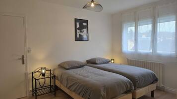 2 chambres, fer et planche à repasser, lit parapluie, Wi-Fi gratuit