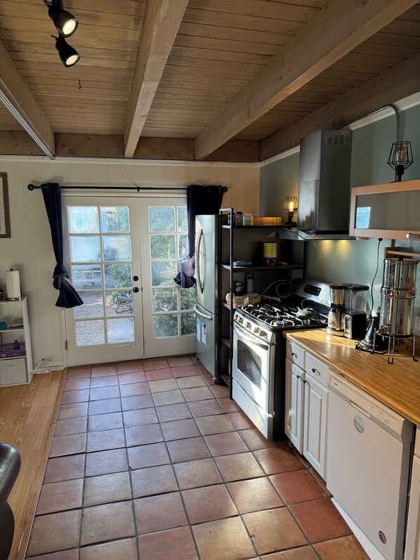 Microwave, oven, stovetop, dishwasher