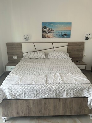 1 habitación, tabla de planchar con plancha, wifi y ropa de cama 