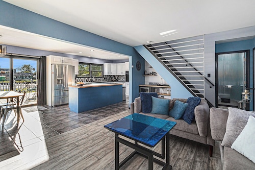Spacious Waterfront Retreat– 3BR/2.5BA Home Sleeps 10 in Scenic St. John's Marsh