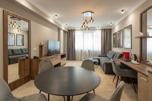 Double Room, Balcony | Living area