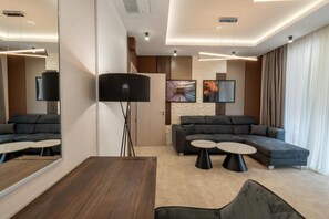 Appartement Deluxe, balcon | Coin séjour