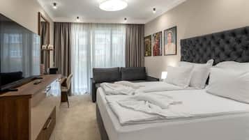 Habitación doble, balcón | Caja fuerte, tabla de planchar con plancha, wifi gratis