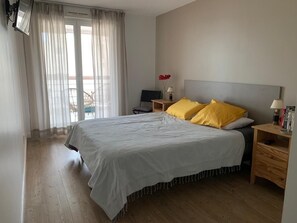 3 chambres, fer et planche à repasser