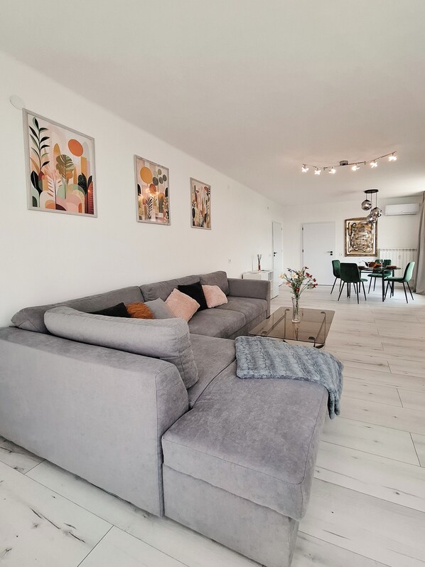 Smart TV, video games