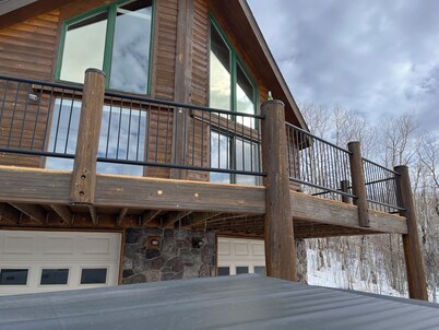 Creekside Cabin - with WiFi in Grand Lake Granby - 3 bedrooms for a cozy getaway