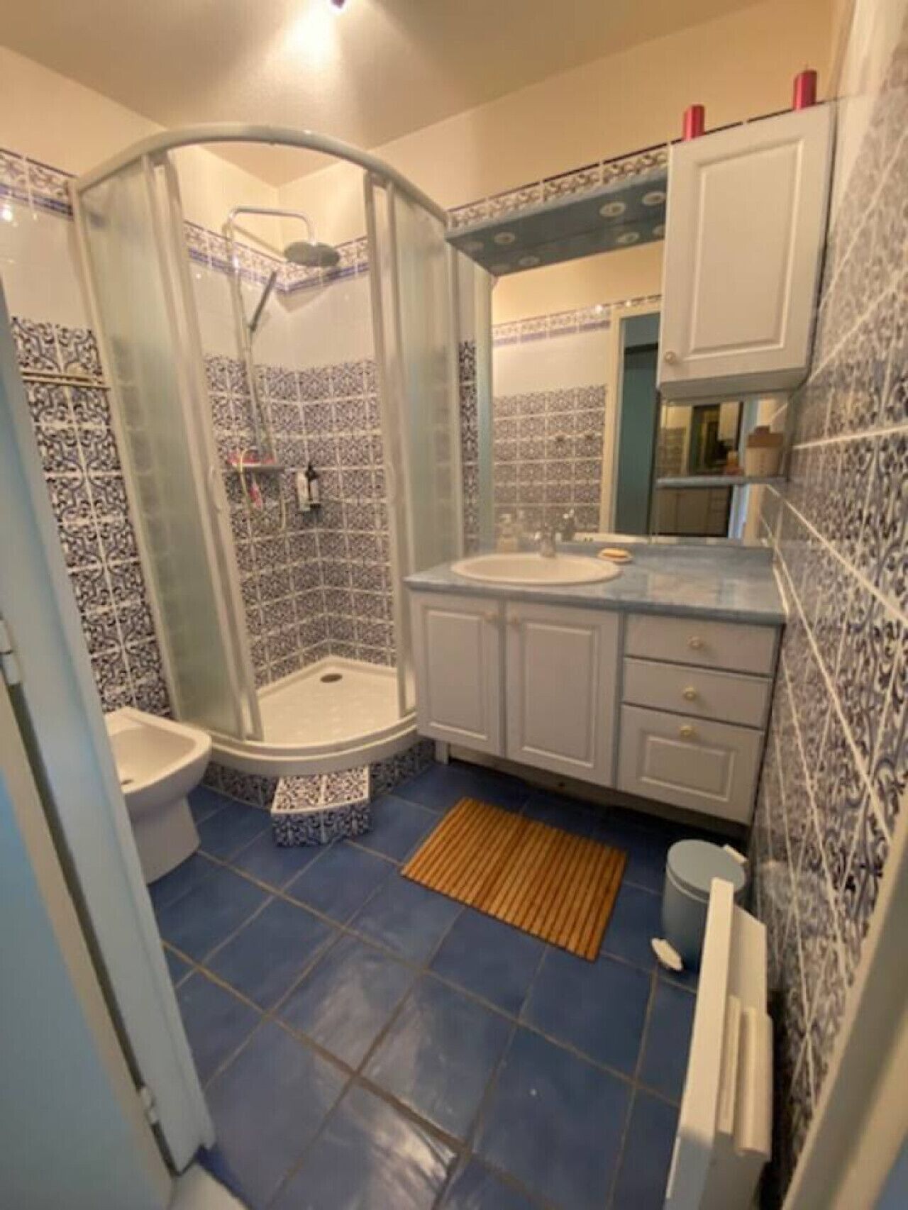 Hair dryer, towels