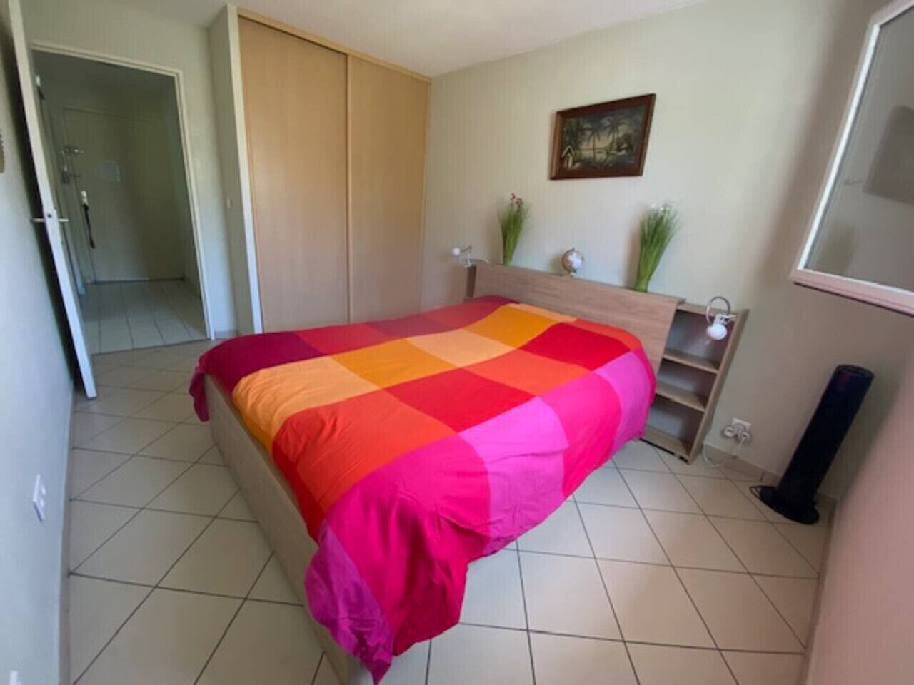 1 chambre, fer et planche à repasser, accès au Wi-Fi (inclus)