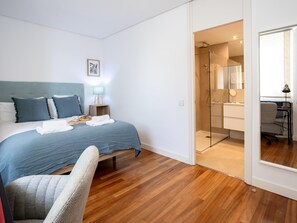 1 habitación, tabla de planchar con plancha y acceso a internet 