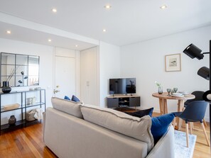 TV - Penthouse + Work Area Retiro, Madrid (MADRID)