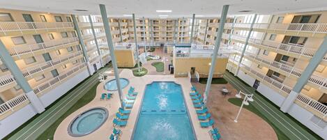 Piscine couverte, piscine extérieure