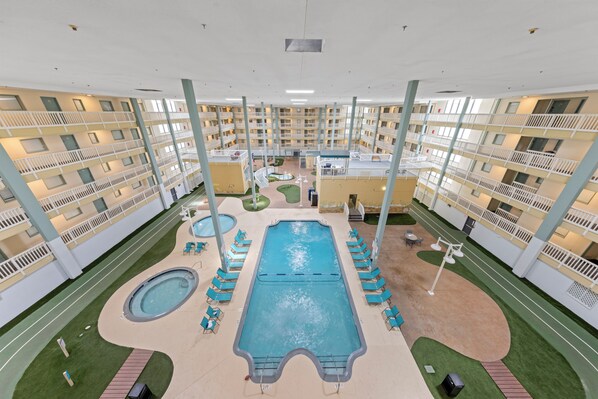 Piscine couverte, piscine extérieure