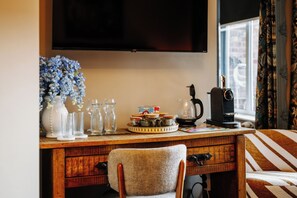 Deluxe Double Room, 1 King Bed, Private Bathroom | Individually furnished, blackout curtains, iron/ironing board, free WiFi