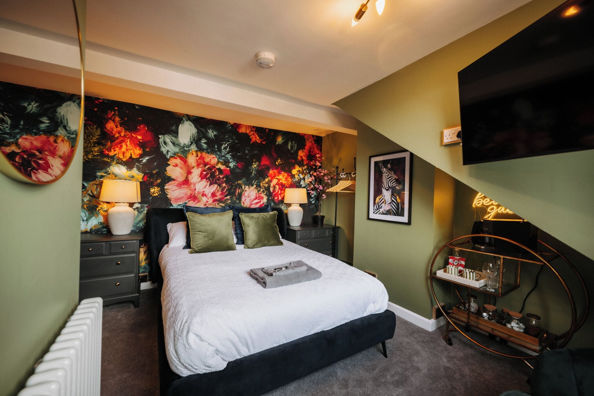 Habitación Confort doble | Mobiliario individual, cortinas opacas, tabla de planchar con plancha