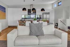 Smart TV, fireplace - Four On Stingray Point (Mallacoota)