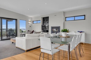 Dining - Four On Stingray Point (Mallacoota)