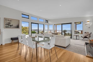 Smart TV, fireplace - Four On Stingray Point (Mallacoota)