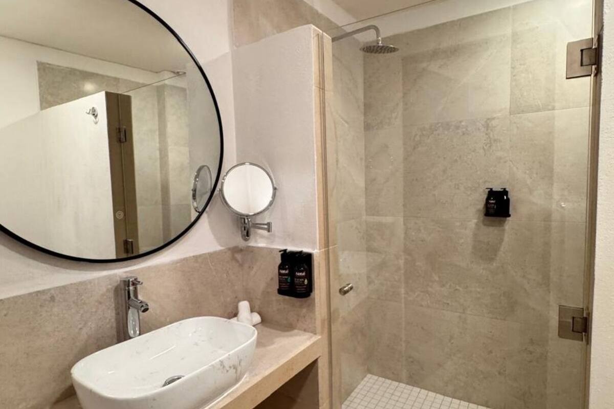 Deluxe Twin Room, City View | Bathroom | Shower, hair dryer, towels, soap