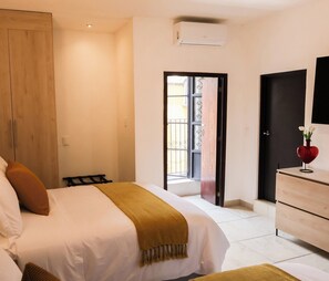 Deluxe 2 Full beds | Frette Italian sheets, premium bedding, down comforters, in-room safe - Hotel Casa Karlotta (San Miguel de Allende)