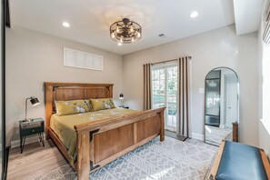 1 bedroom, in-room safe, iron/ironing board, free WiFi