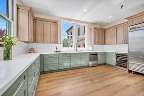 Microwave - Hennessey Estate  (Napa)