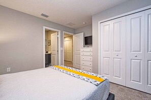 4 bedrooms, desk, iron/ironing board, travel cot