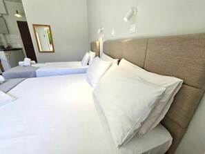 Deluxe Τρίκλινο Δωμάτιο | Δωρεάν Wi-Fi, κλινοσκεπάσματα 
