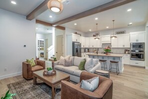 Smart TV, video games