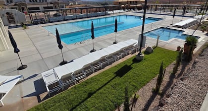 5 BR 5 BA Near Zion • Brand NEW pool, hot tub, and pickleball court!