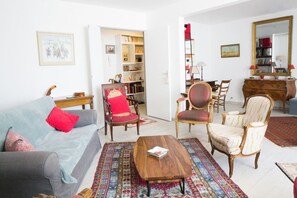 Smart-TV, DVD-Player, Bücher