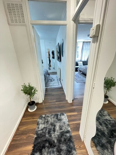 Studio B– Elegant Chic Retreat Near London Landmarks