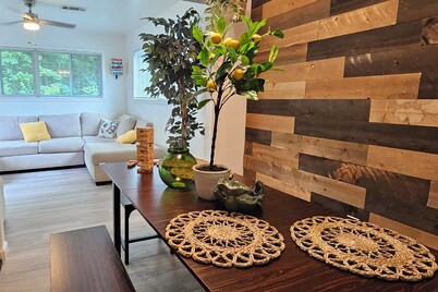 Charming 3-bedroom bungalow with WiFi and AC in delightful Atlanta