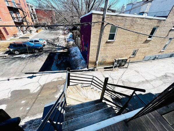 Unclassified image, 1 of 20, button