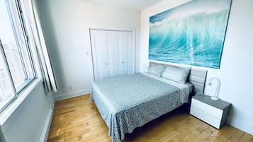 2 chambres, bureau, fer et planche à repasser, lit parapluie