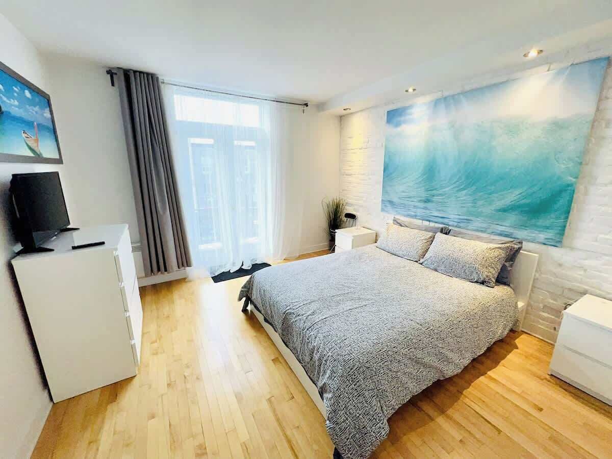 2 bedrooms, iron/ironing board, travel crib, free WiFi