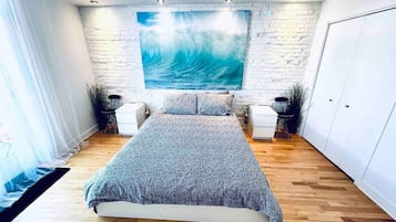 2 chambres, bureau, fer et planche Ă repasser, lit parapluie