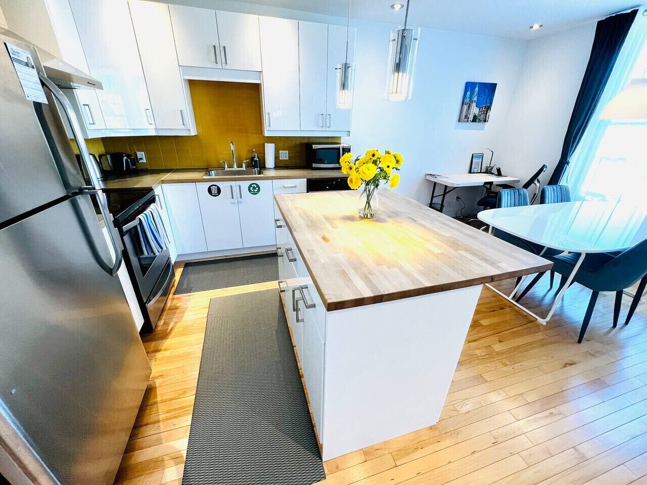 Réfrigérateur, micro-ondes, four, plaque de cuisson