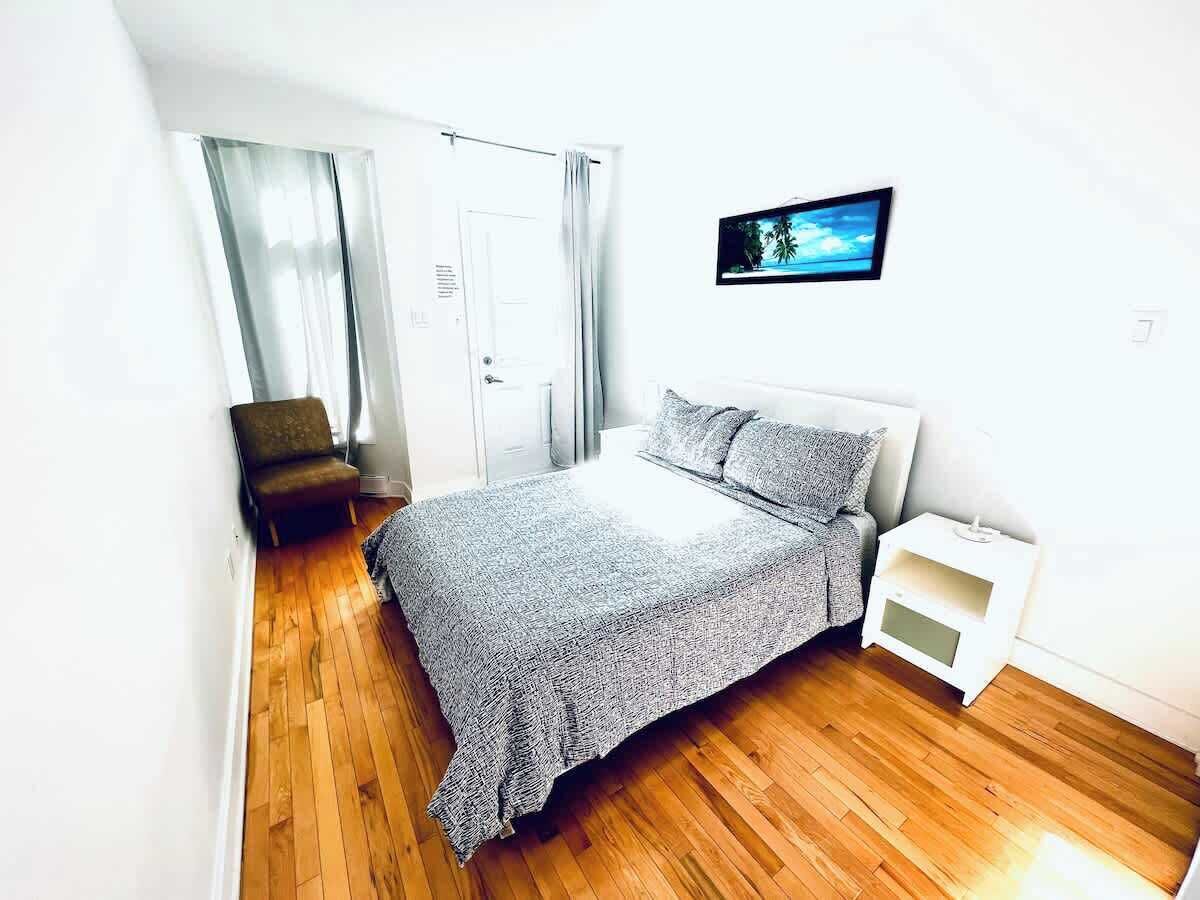 2 bedrooms, iron/ironing board, travel crib, free WiFi