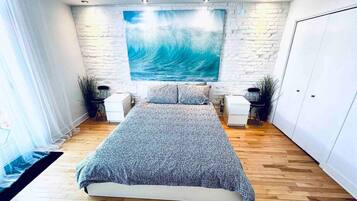 2 bedrooms, desk, iron/ironing board, travel cot