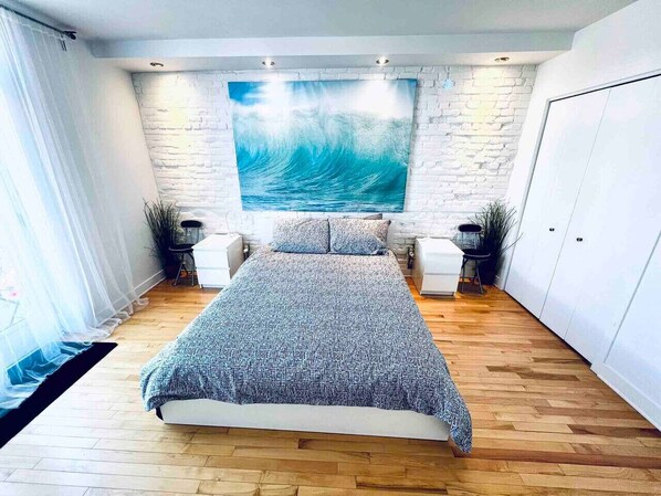 2 bedrooms, desk, iron/ironing board, travel crib