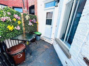 Unclassified image, 5 of 24, button