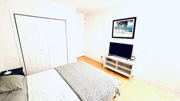 2 bedrooms, desk, iron/ironing board, travel cot