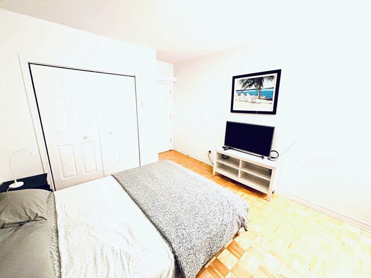 2 bedrooms, iron/ironing board, travel crib, free WiFi