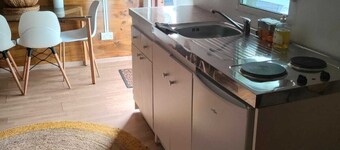 Charming 1-bedroom cottage in amazing Portsmouth with WiFi, AC
