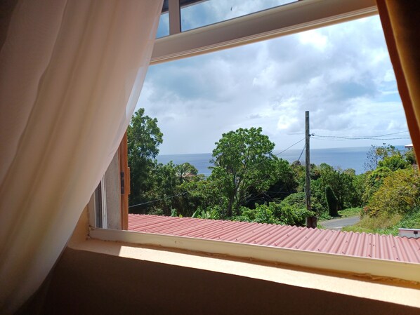 Interior - Charming 1-bedroom cottage in amazing Portsmouth with WiFi, AC (Portsmouth)