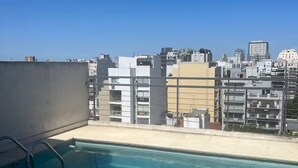 A rooftop pool with a city view, surrounded by buildings. - 2 rooms apartment w/ garage included in Palermo (Buenos Aires)