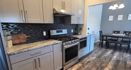 3-bedroom townhome walking distance to Highschool and Lions Park