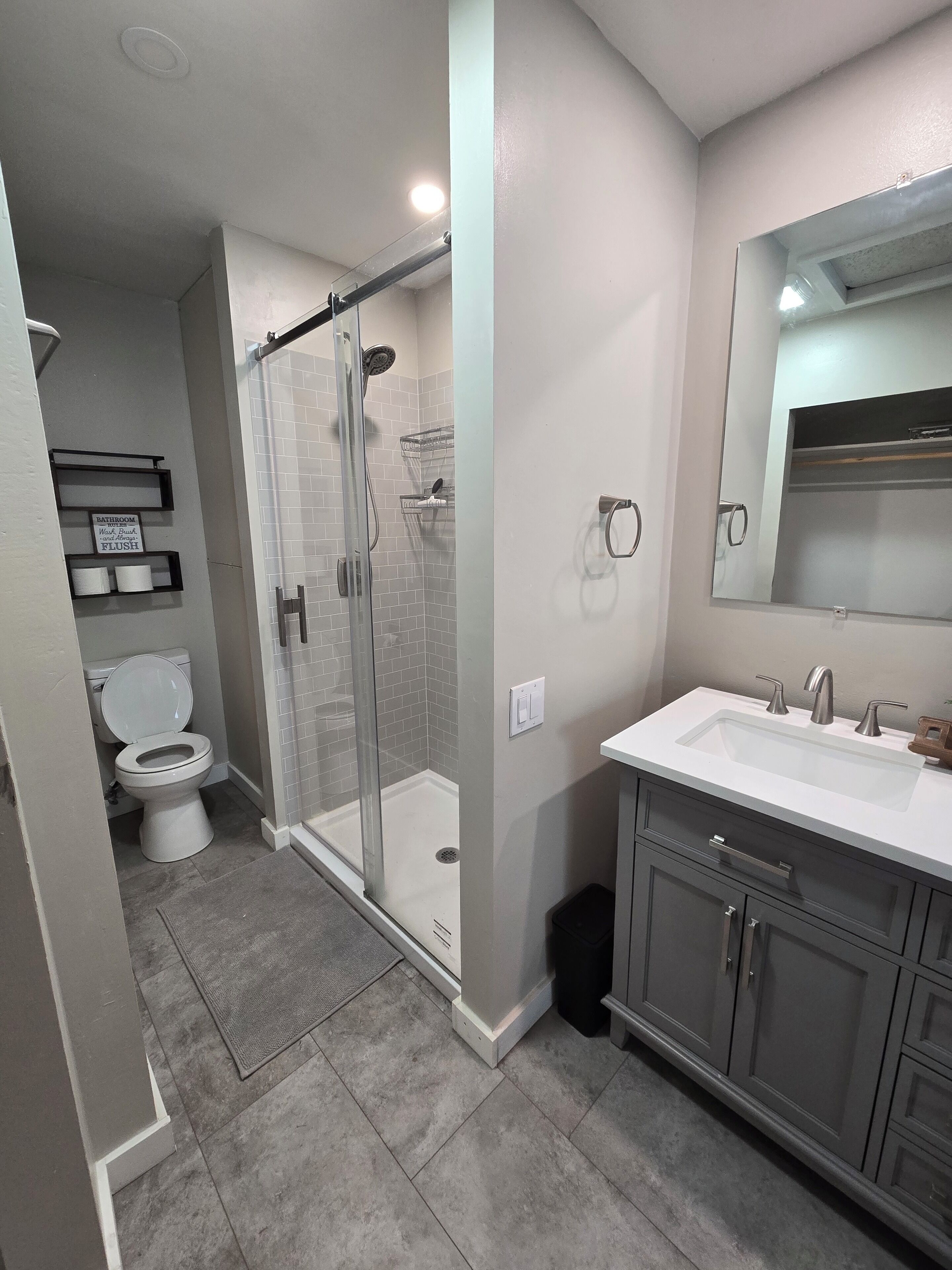 吹风机、毛巾、卫生纸