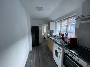 Micro-ondes, four, lave-vaisselle